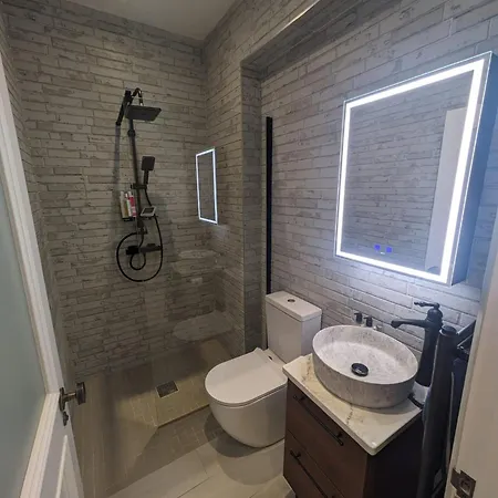 Trendy 2bd City Townhouse 아파트 *