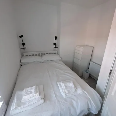 Trendy 2bd City Townhouse *