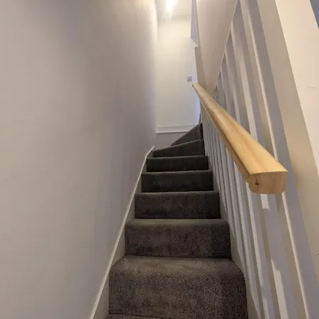 Trendy 2bd City Townhouse