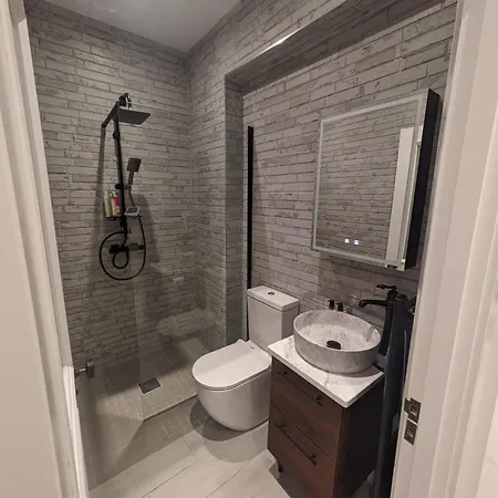 Trendy 2bd City Townhouse *